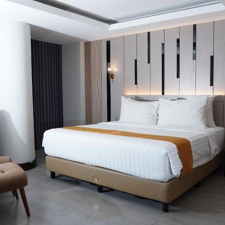 Cavinton Hotel Malioboro Yogyakarta By Tritama Hospitality Buitenkant foto