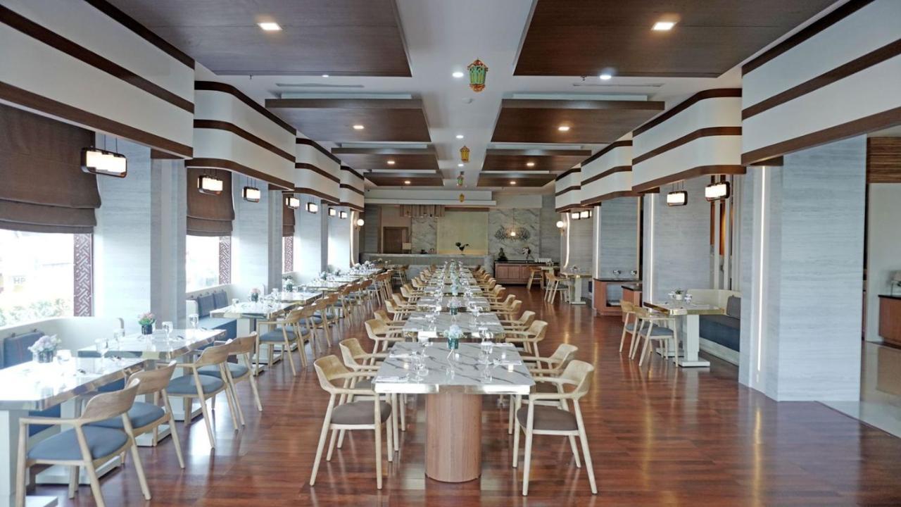 Cavinton Hotel Malioboro Yogyakarta By Tritama Hospitality Buitenkant foto
