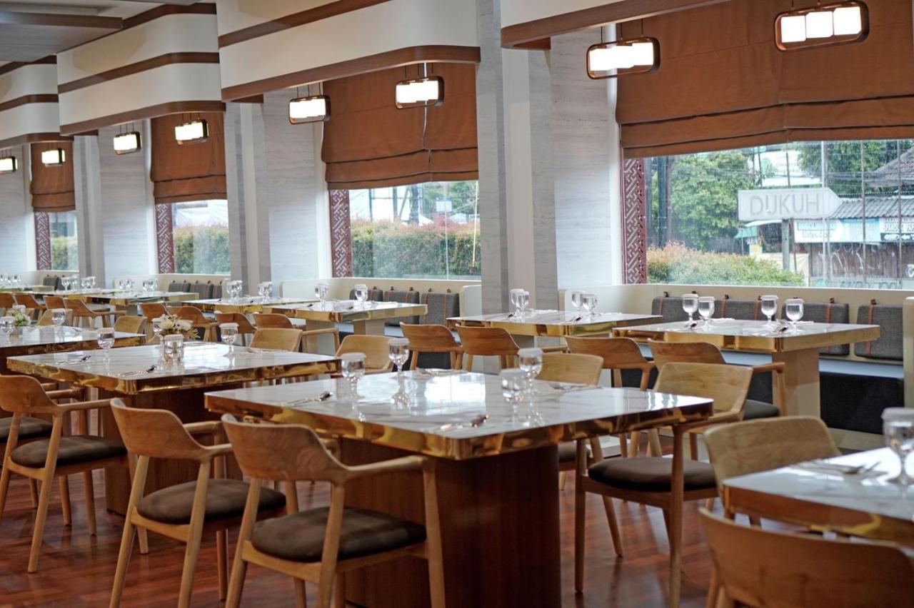 Cavinton Hotel Malioboro Yogyakarta By Tritama Hospitality Buitenkant foto