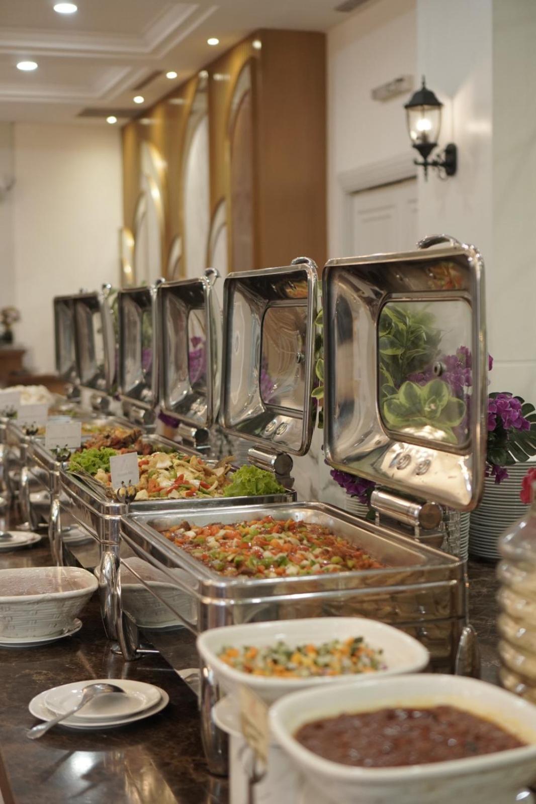 Cavinton Hotel Malioboro Yogyakarta By Tritama Hospitality Buitenkant foto
