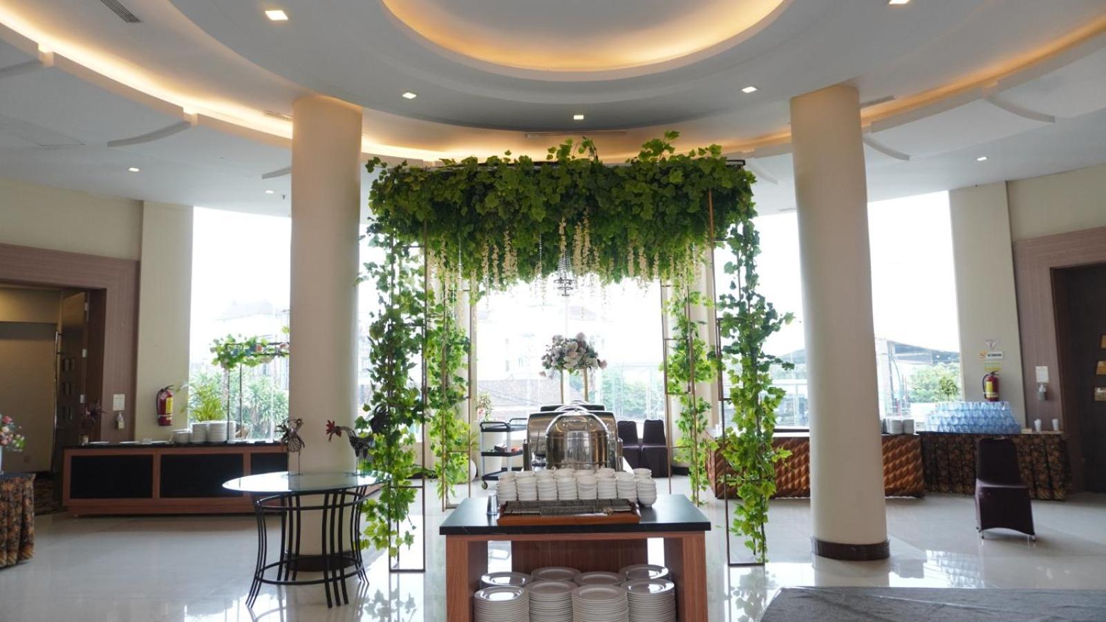 Cavinton Hotel Malioboro Yogyakarta By Tritama Hospitality Buitenkant foto