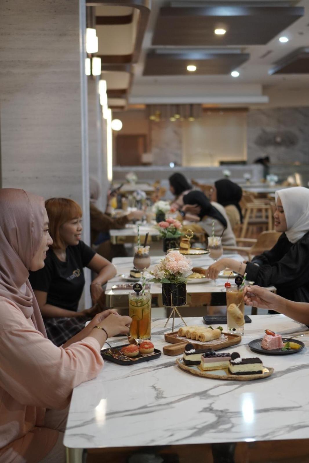 Cavinton Hotel Malioboro Yogyakarta By Tritama Hospitality Buitenkant foto