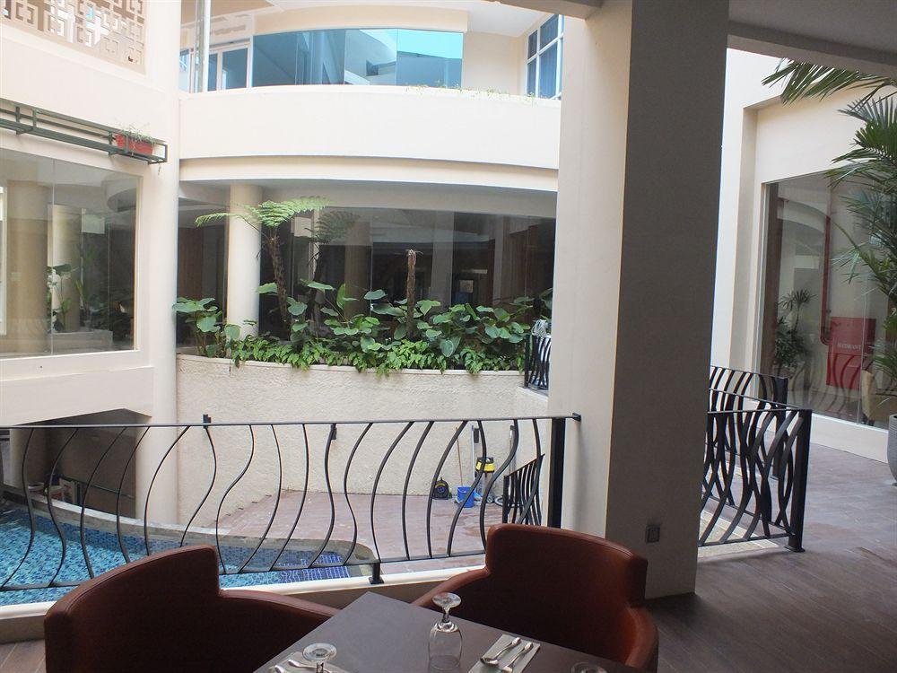 Cavinton Hotel Malioboro Yogyakarta By Tritama Hospitality Buitenkant foto