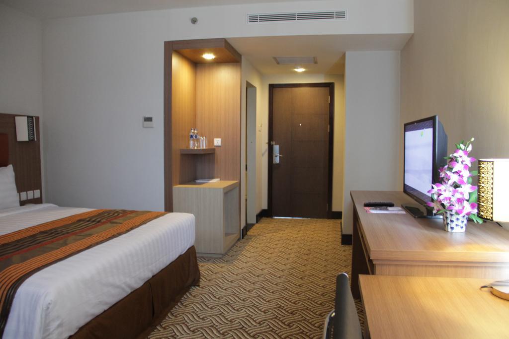 Cavinton Hotel Malioboro Yogyakarta By Tritama Hospitality Buitenkant foto