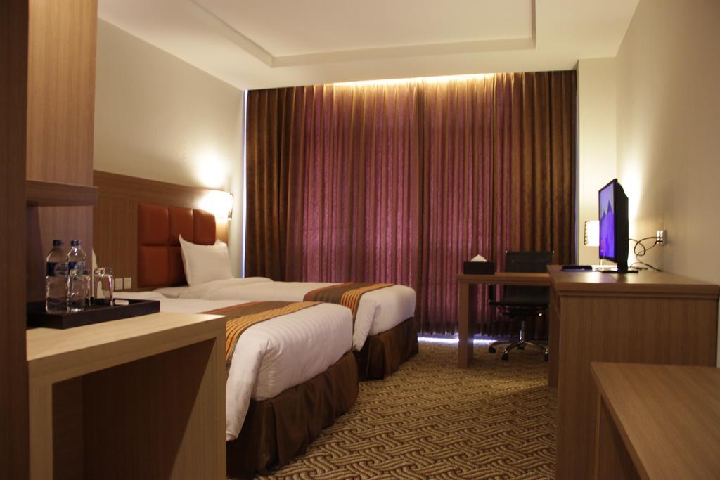 Cavinton Hotel Malioboro Yogyakarta By Tritama Hospitality Buitenkant foto