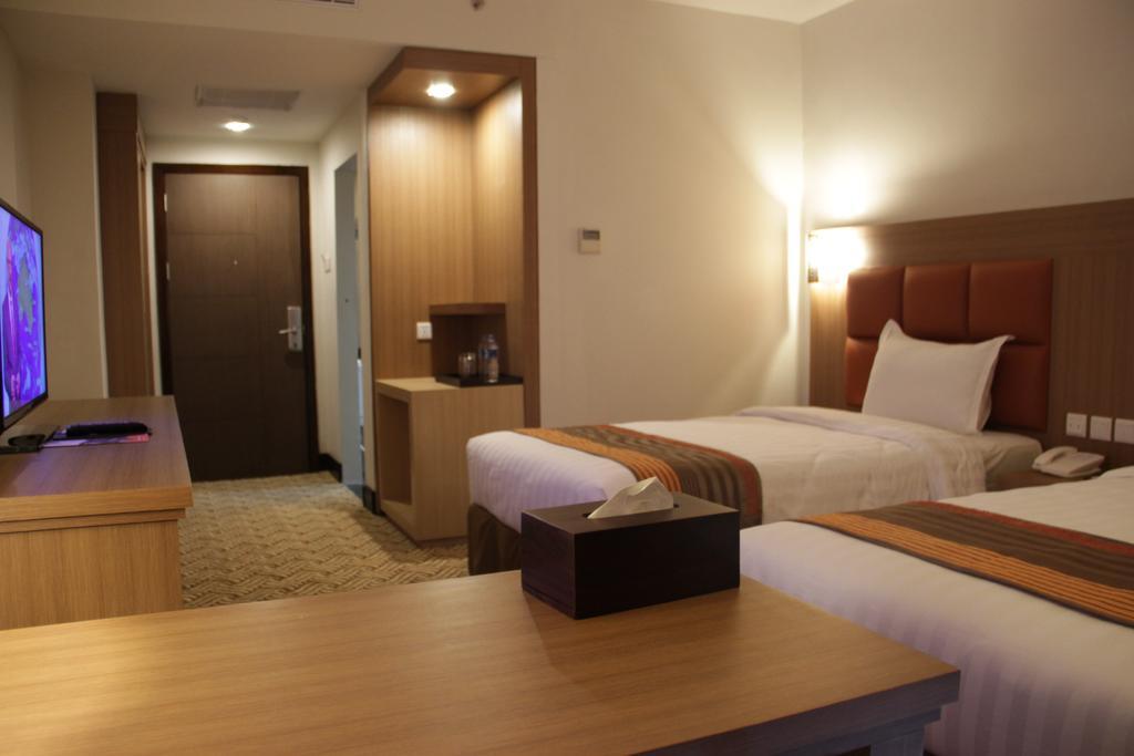 Cavinton Hotel Malioboro Yogyakarta By Tritama Hospitality Buitenkant foto