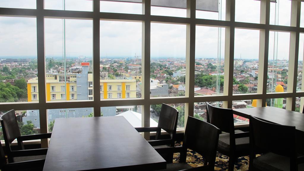 Cavinton Hotel Malioboro Yogyakarta By Tritama Hospitality Buitenkant foto