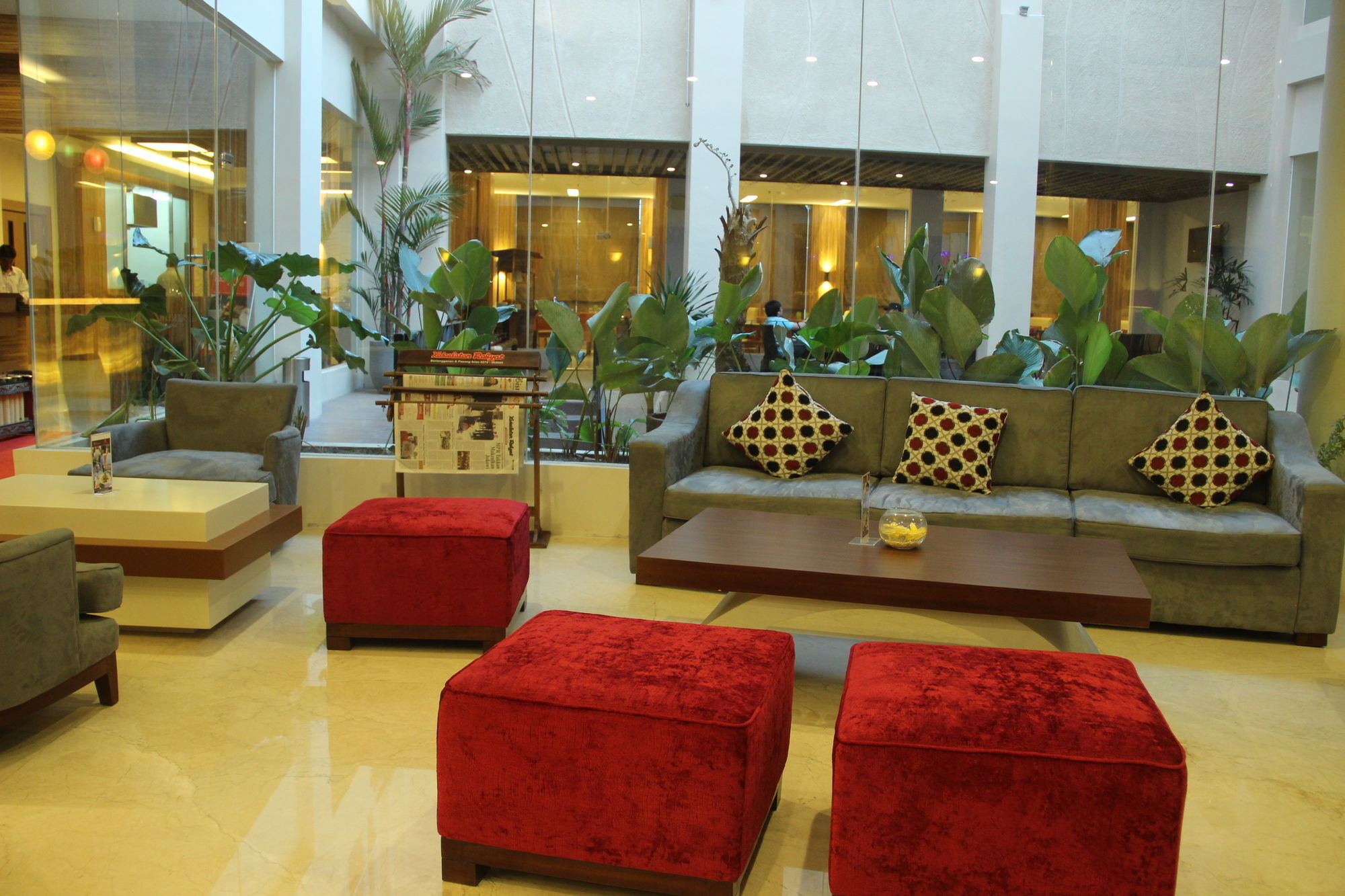 Cavinton Hotel Malioboro Yogyakarta By Tritama Hospitality Buitenkant foto