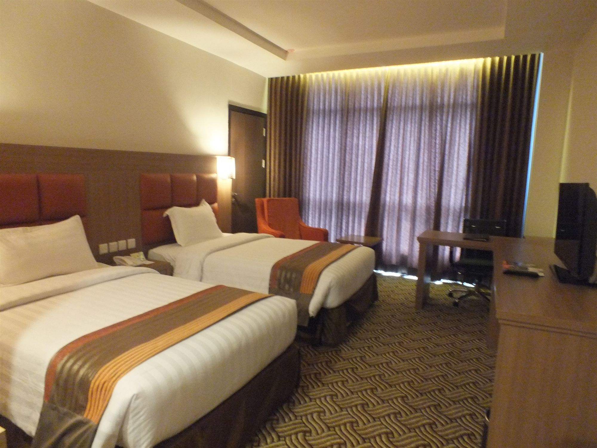 Cavinton Hotel Malioboro Yogyakarta By Tritama Hospitality Buitenkant foto