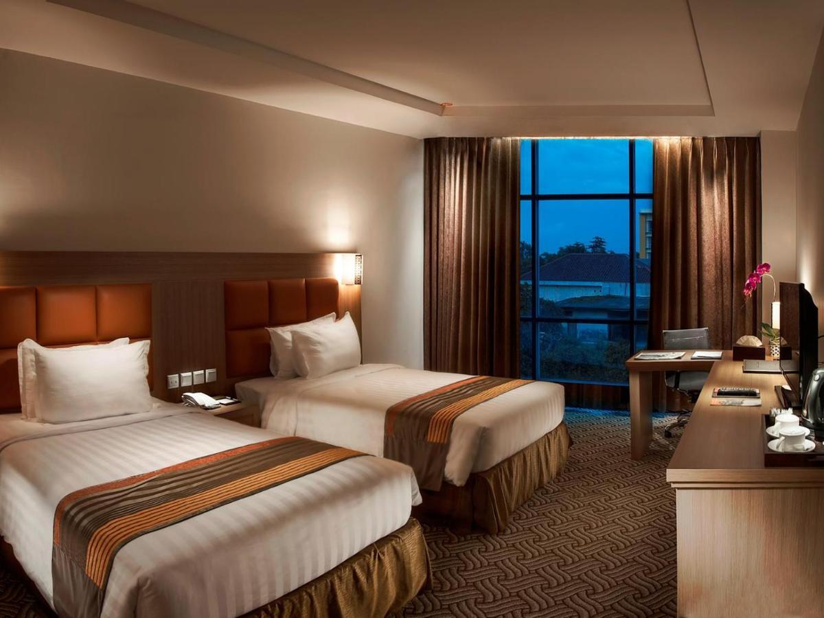 Cavinton Hotel Malioboro Yogyakarta By Tritama Hospitality Buitenkant foto
